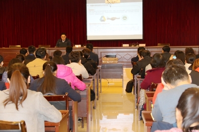 我校举办“植物工厂技术与新疆农业”专题报告会